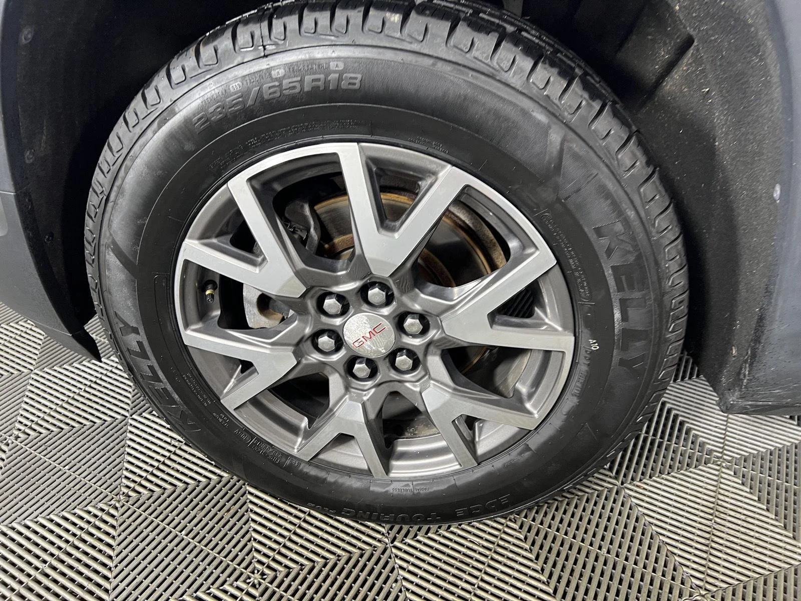 Used 2020 SUMMIT WHITE GMC SLE image 12