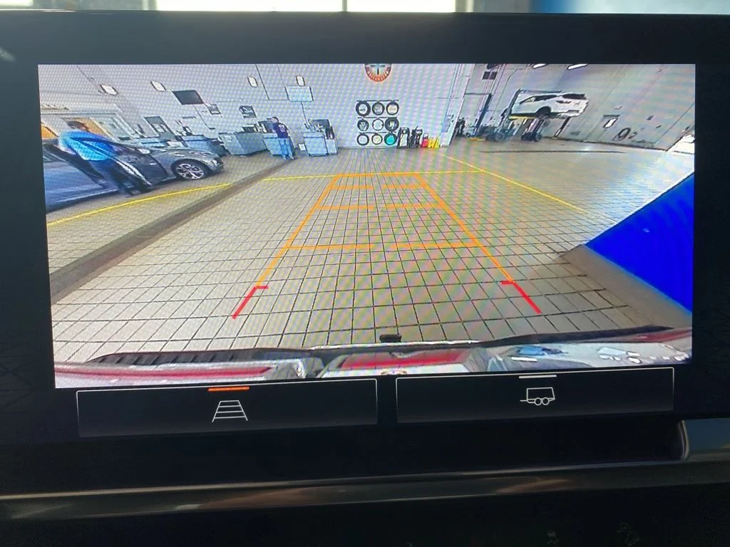 Used 2024 White GMC SLE image 3