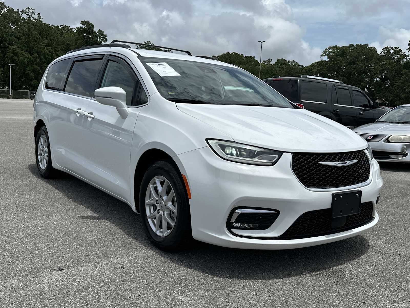 2022 Chrysler Pacifica Touring L's photo