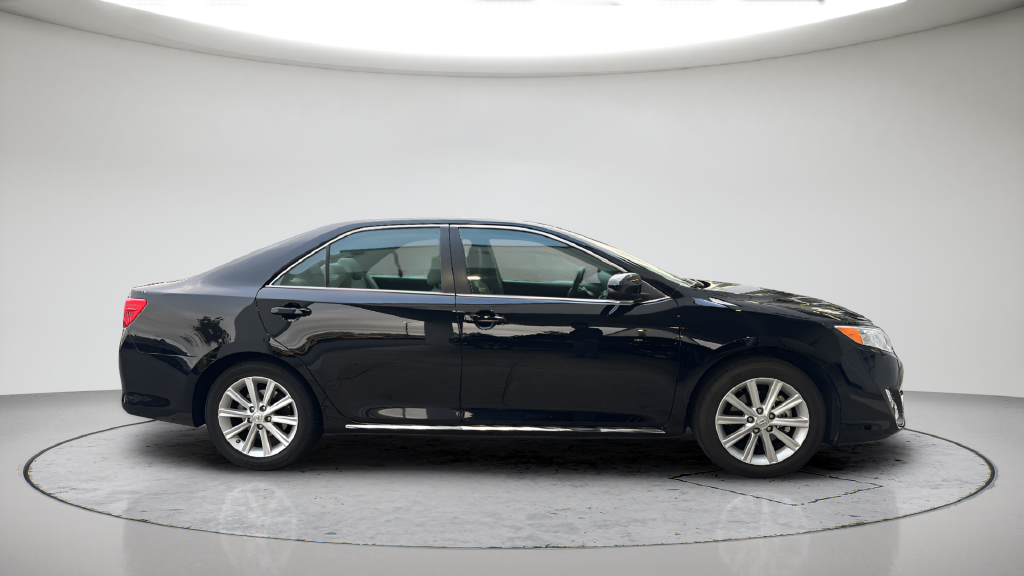 Used 2014 Black Toyota LE image 12