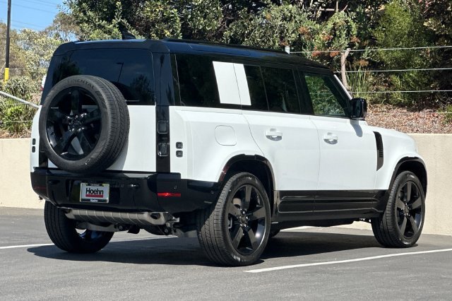 New 2026 Fuji White Land Rover X-Dynamic SE image 5