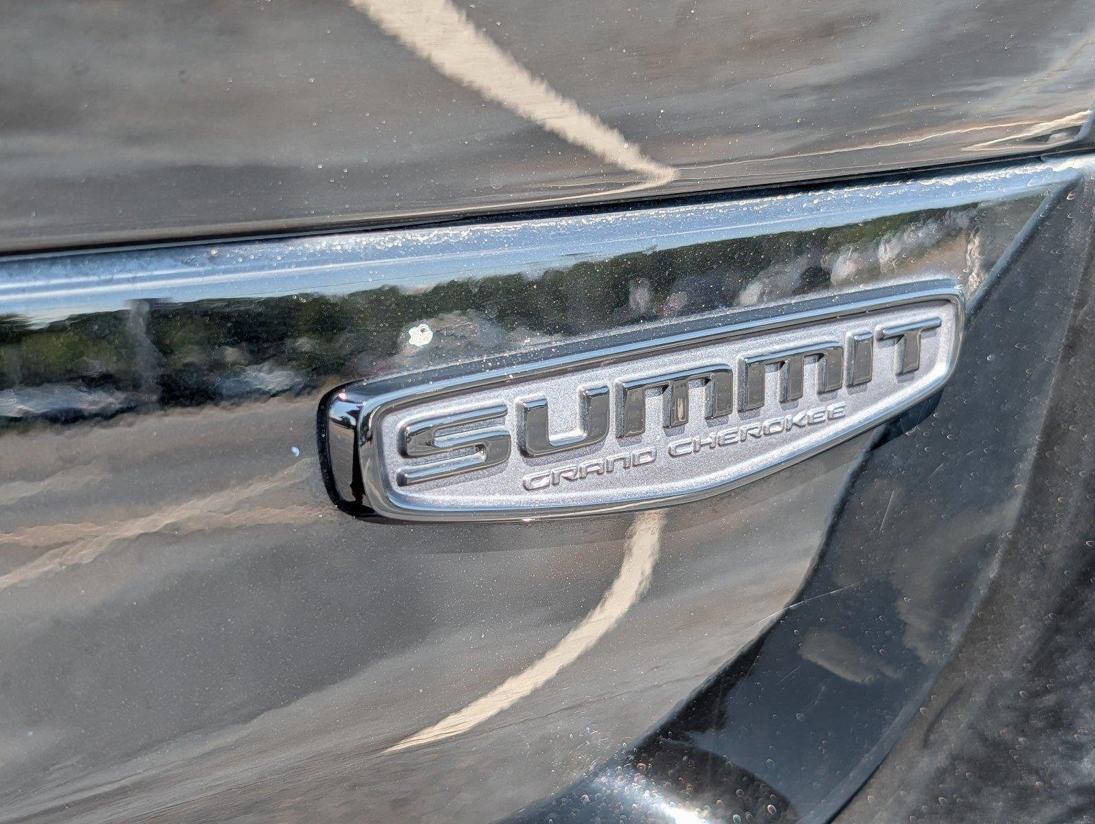 Used 2025 Diamond Black Crystal Pearlcoat Jeep Summit image 33