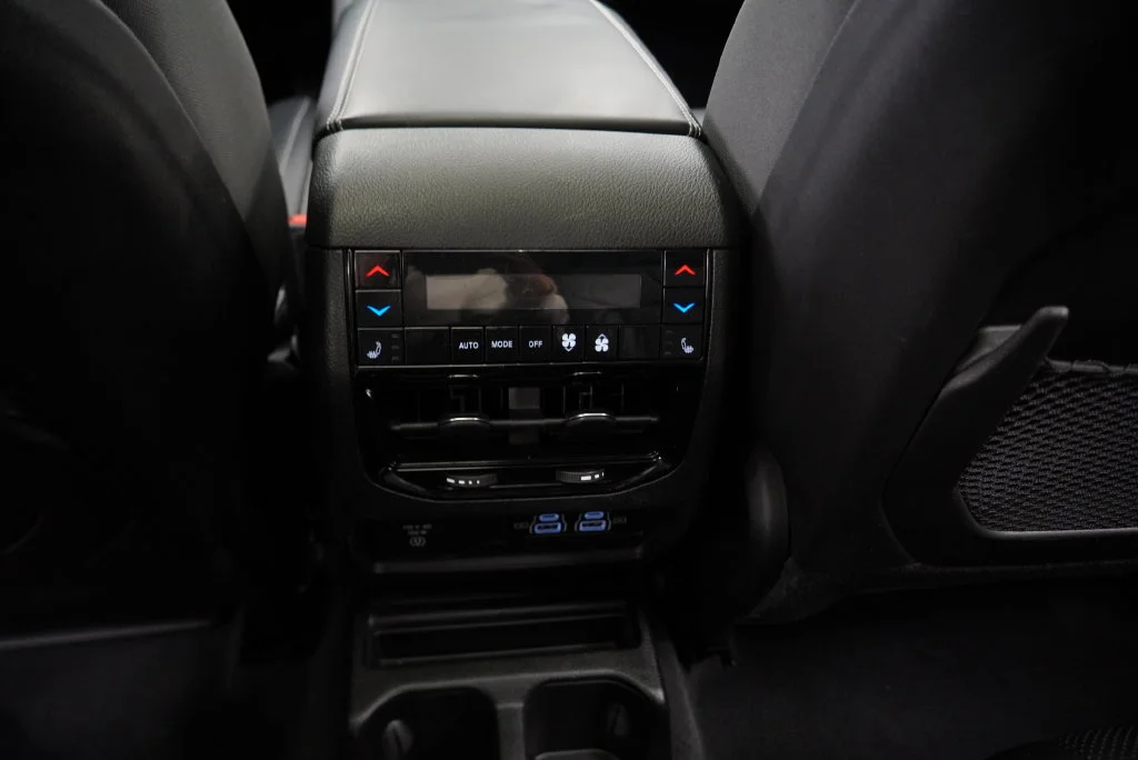 Used 2021 Silver Jeep Overland image 28