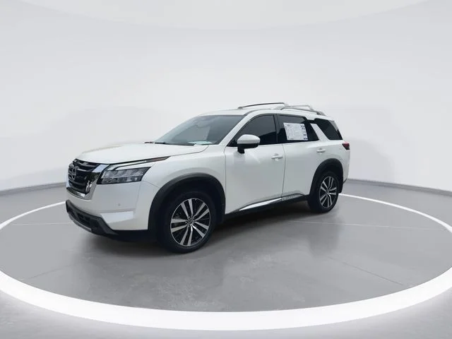 Used 2024 White Nissan Platinum image 4