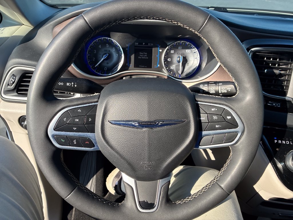 Used 2022 White Chrysler LX image 13