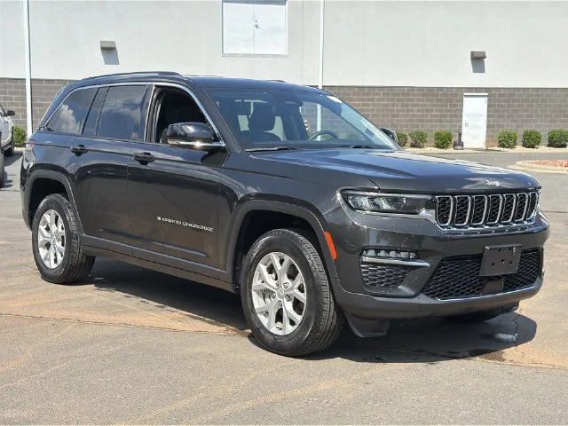 Used 2023 Brown Jeep Limited image 14