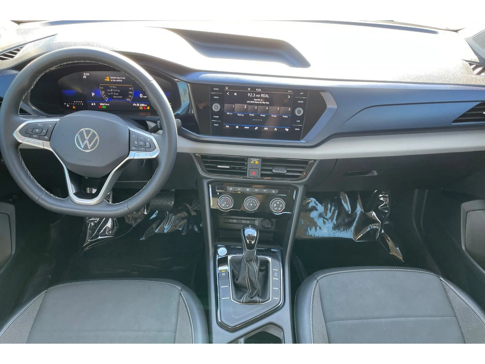 Used 2023 Dusk Blue Metallic Volkswagen SE image 14