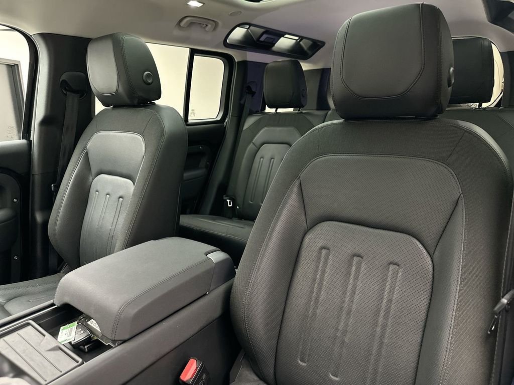 Used 2020 Santorini Black Metallic Land Rover S image 22