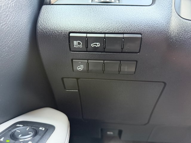 Used 2019 White Lexus 350 image 26