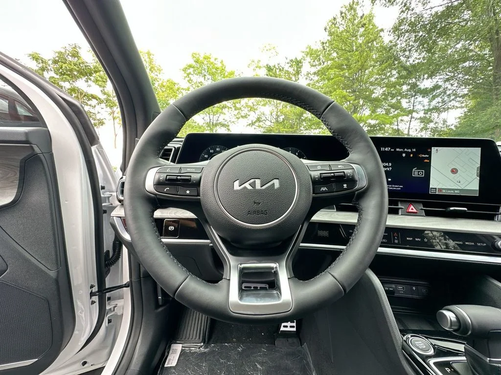 Used 2024 White Kia X-Pro Prestige image 35