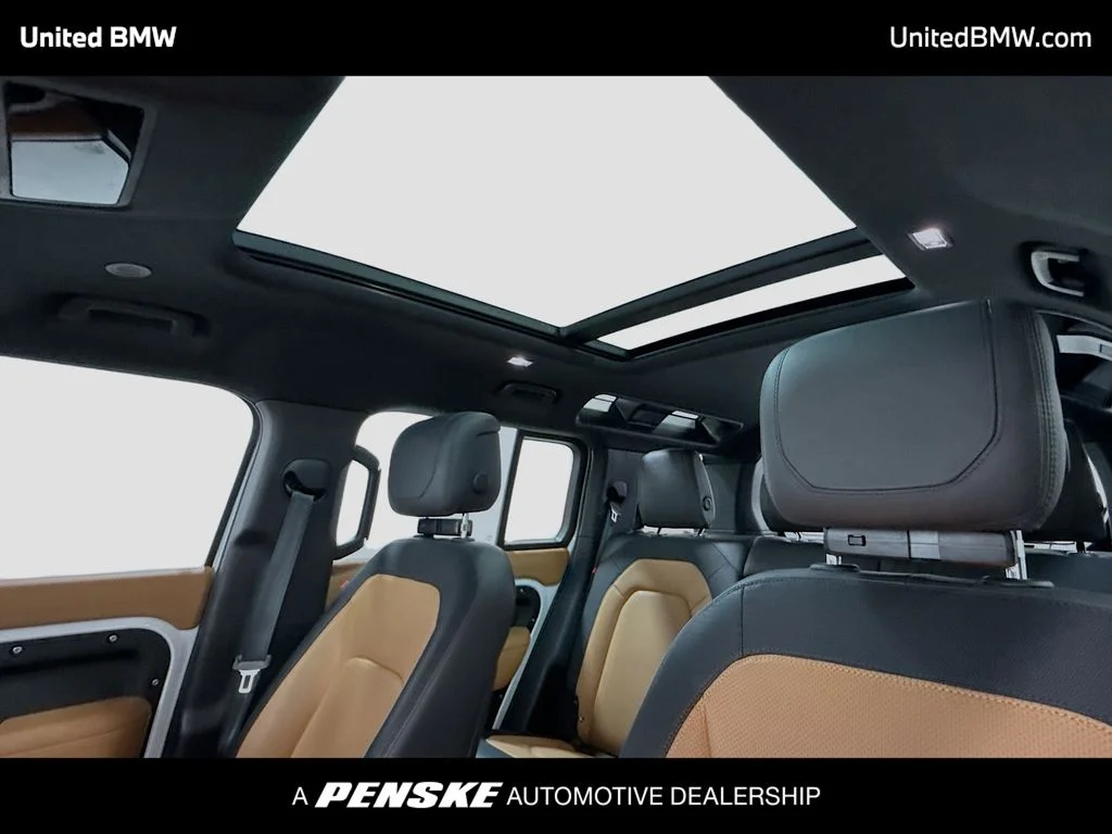 Used 2024 Fuji White Land Rover X-Dynamic SE image 12