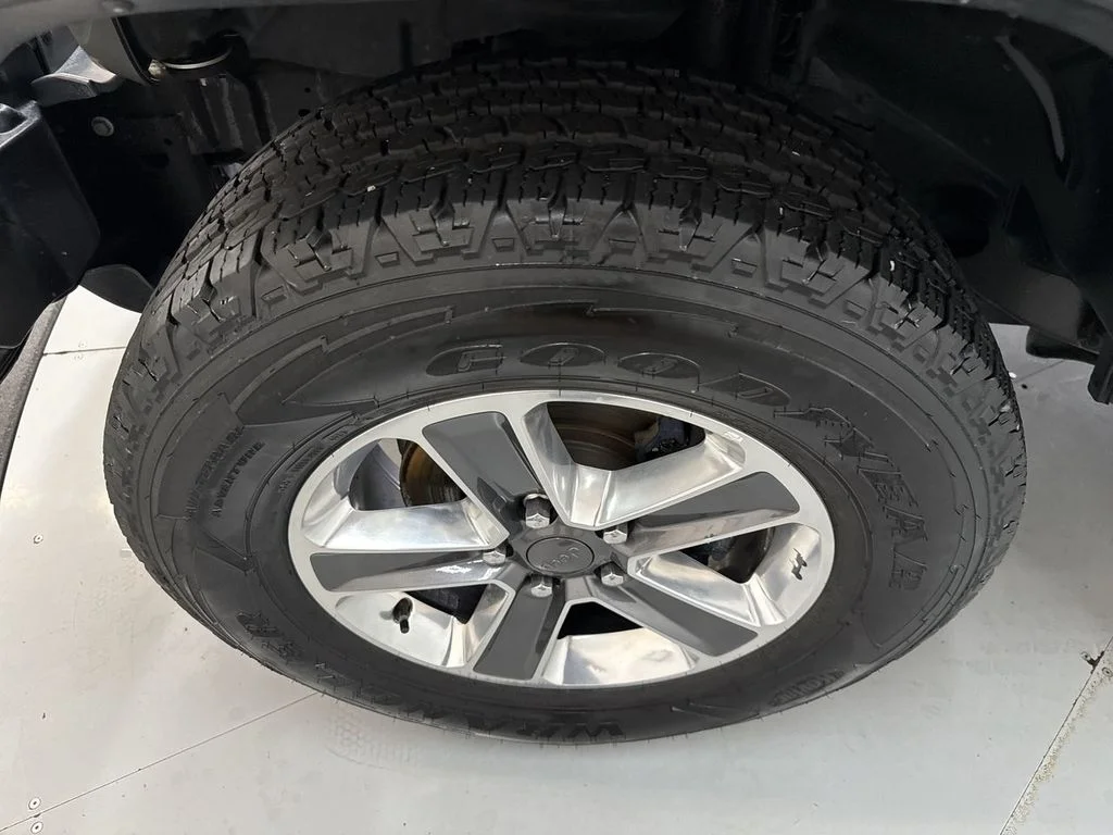 Used 2018 Gray Clearcoat Jeep Unlimited Sahara image 30