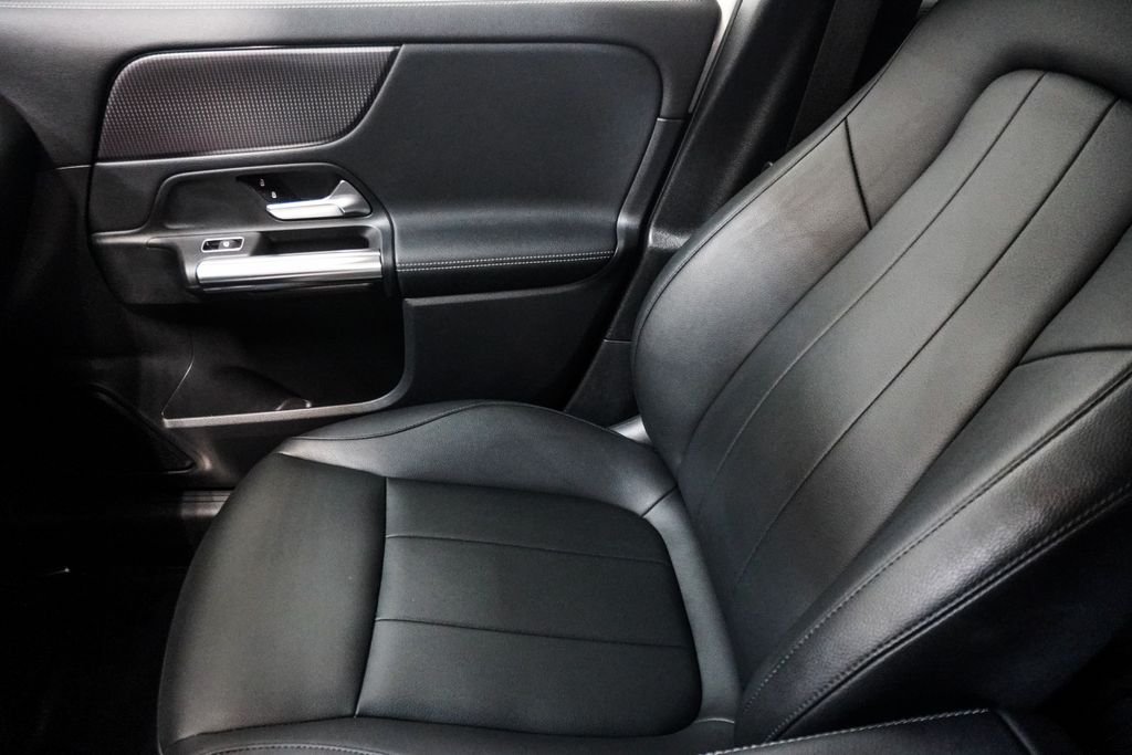Used 2022 White Mercedes-Benz GLA 250 image 28