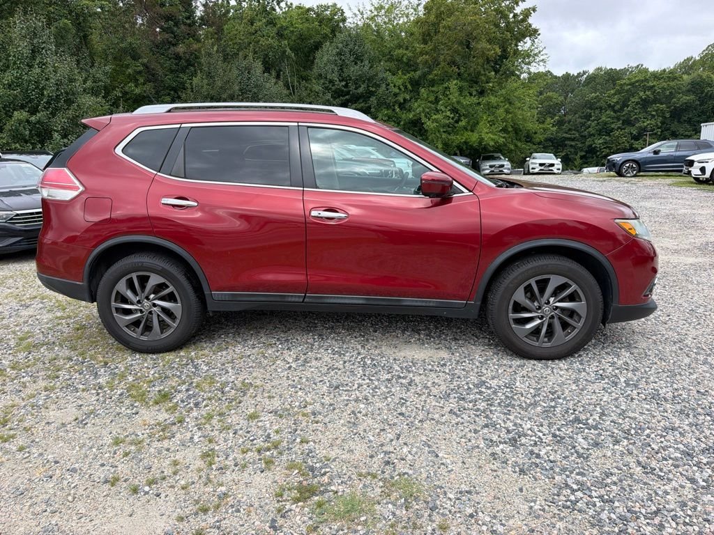 Used 2016 Red Nissan SL image 3