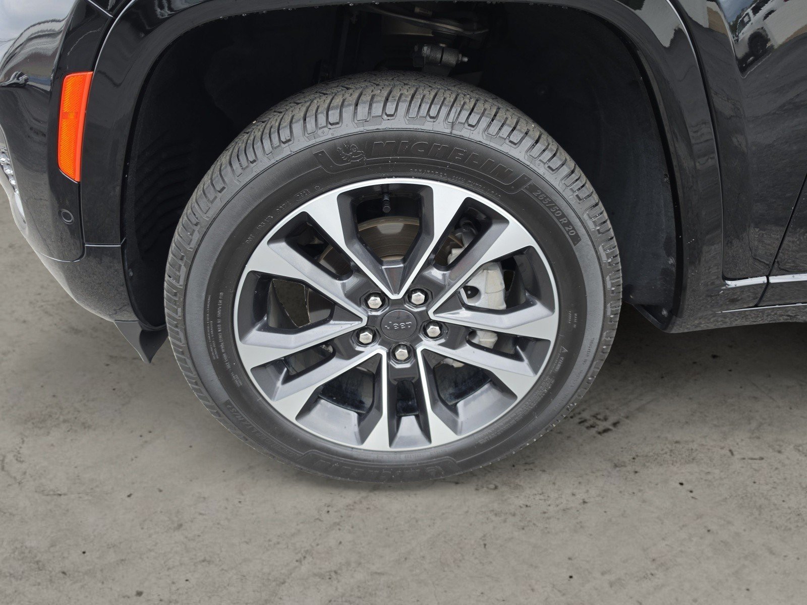 Used 2022 Diamond Black Crystal Pearlcoat Jeep Overland image 37