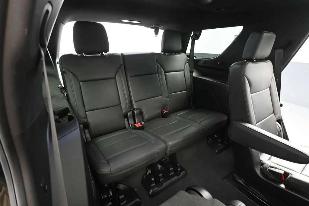 Used 2024 Black Chevrolet Z71 image 40
