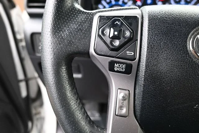 Used 2018 White Toyota SR5 image 19