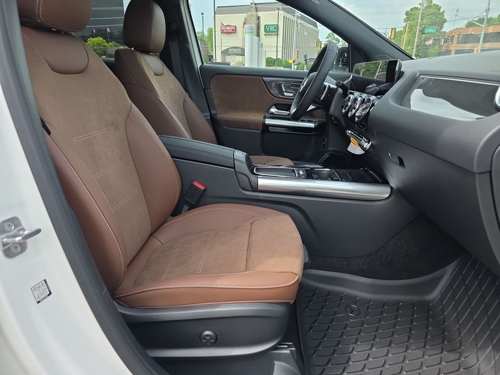 New 2026 White Mercedes-Benz GLA 250 image 16