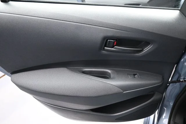 2025 Toyota Corolla LE - Photo 9