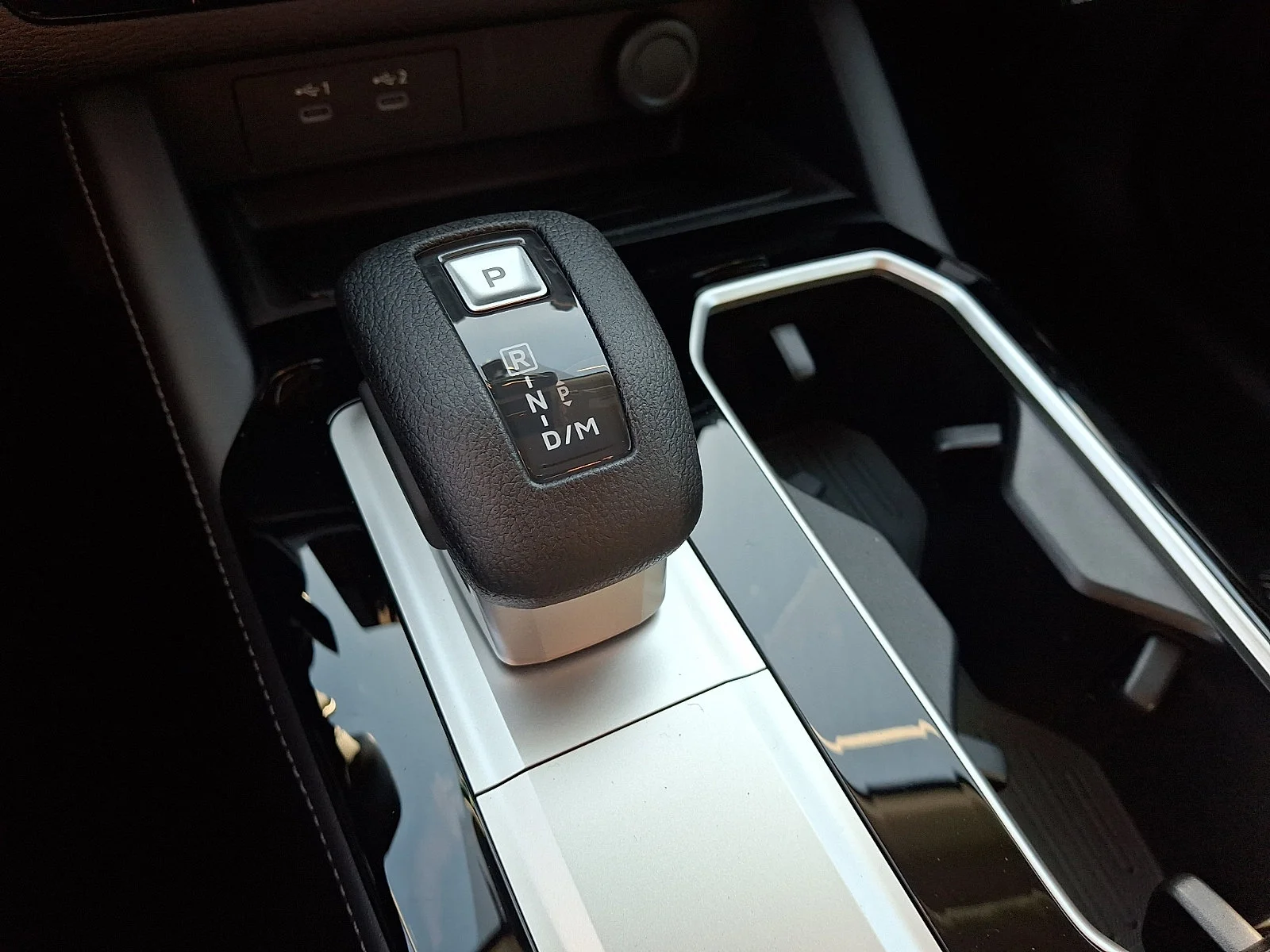 New 2026 White Mitsubishi ES image 14