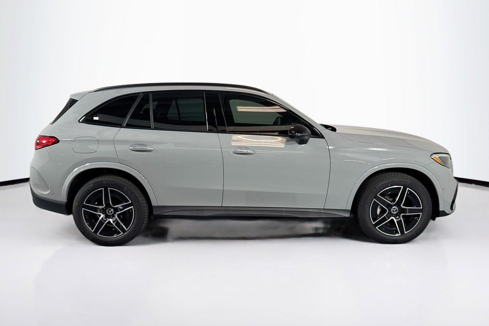 New 2026 Manufaktur Alpine Grey Mercedes-Benz GLC 300 image 4