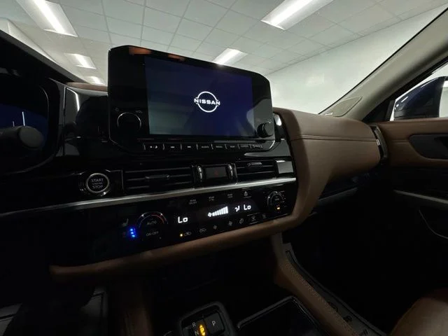 Used 2024 Blue Nissan Platinum image 19
