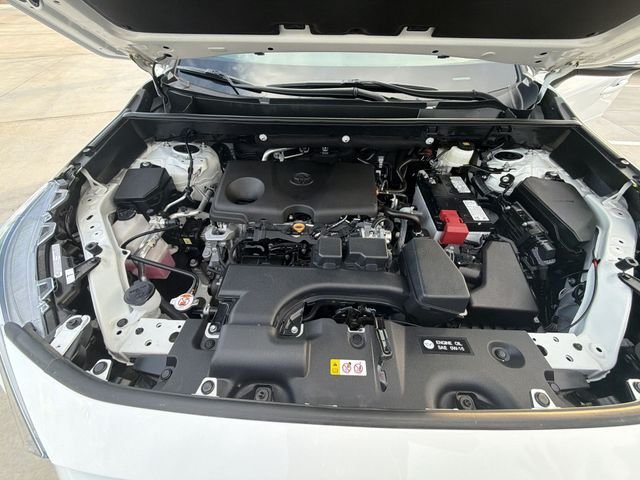 2025 Toyota RAV4 XLE - Photo 34