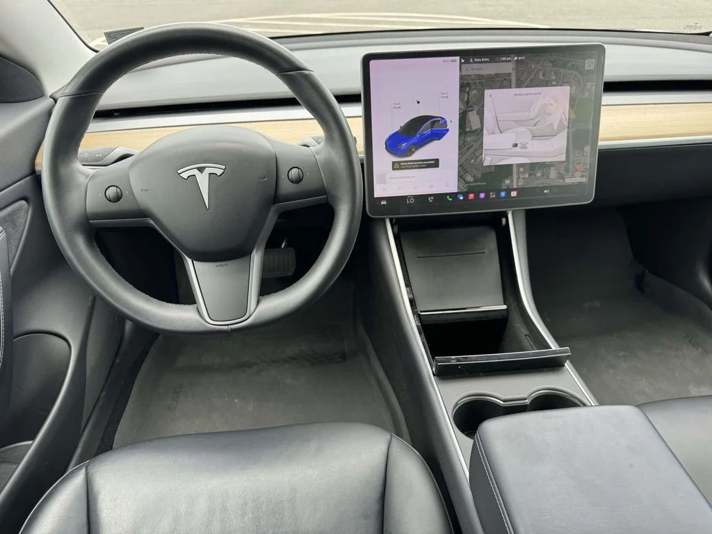 Used 2019 Deep Blue Metallic Tesla Standard Range Plus image 17
