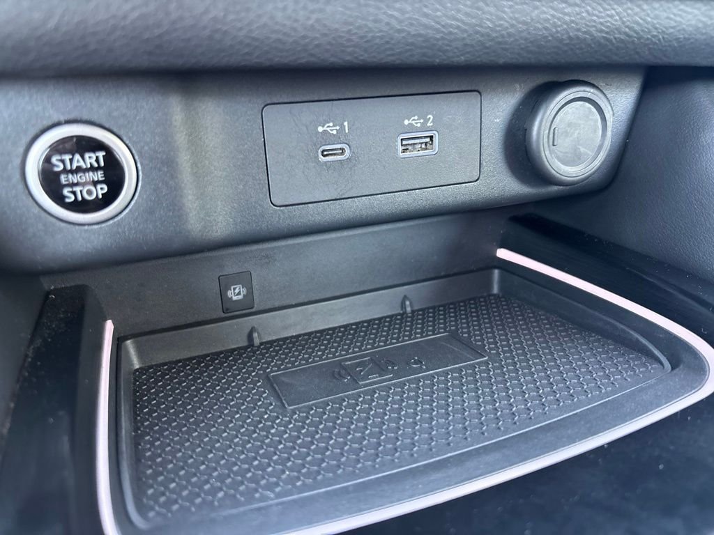Used 2023 Silver Nissan Platinum image 31