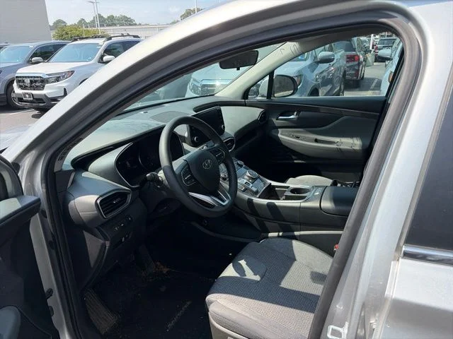 Used 2023 Shimmering Silver Pearl Hyundai SE image 9