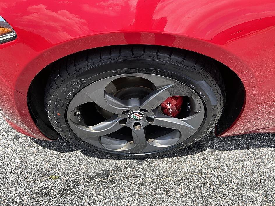 Used 2017 Rosso Alfa Alfa Romeo Base image 8