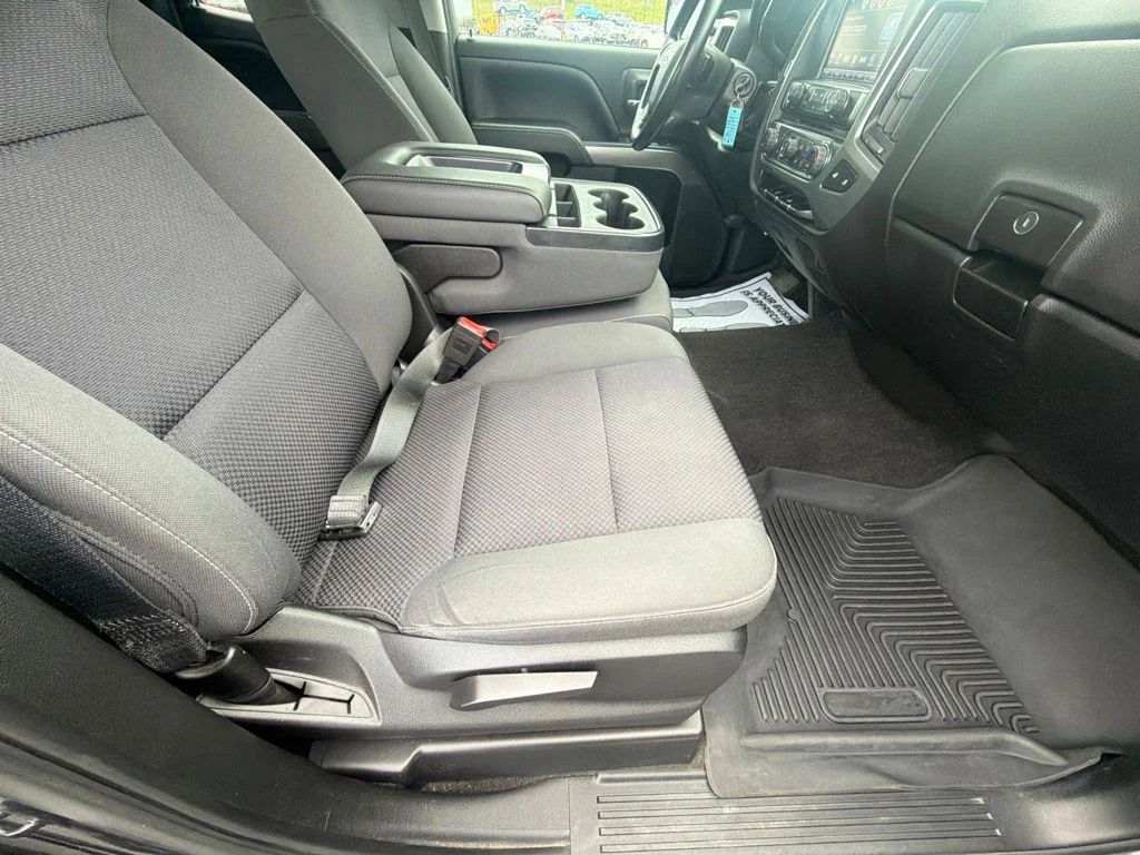 Used 2018 Gray Chevrolet LT image 33