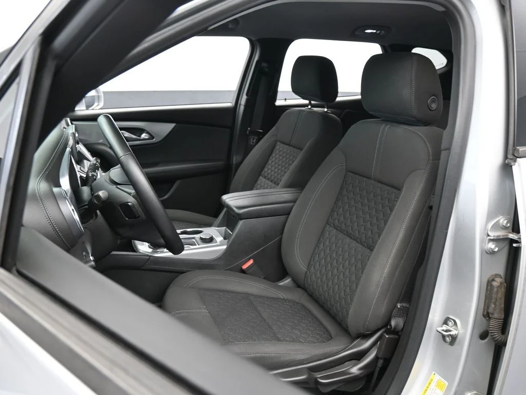 Used 2019 Silver Ice Metallic Chevrolet L image 10