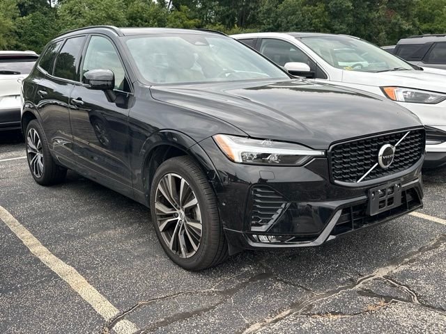 2024 Volvo XC60 B5 Ultimate Dark Theme