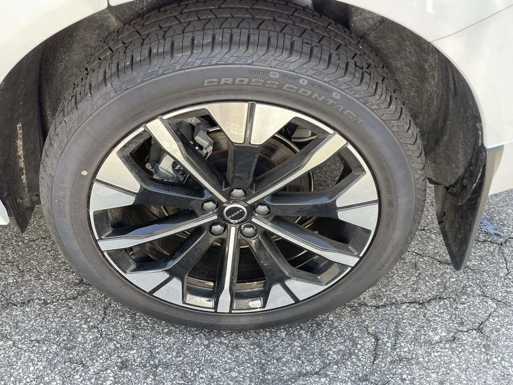 2026 Volvo XC60 Plus - Photo 11