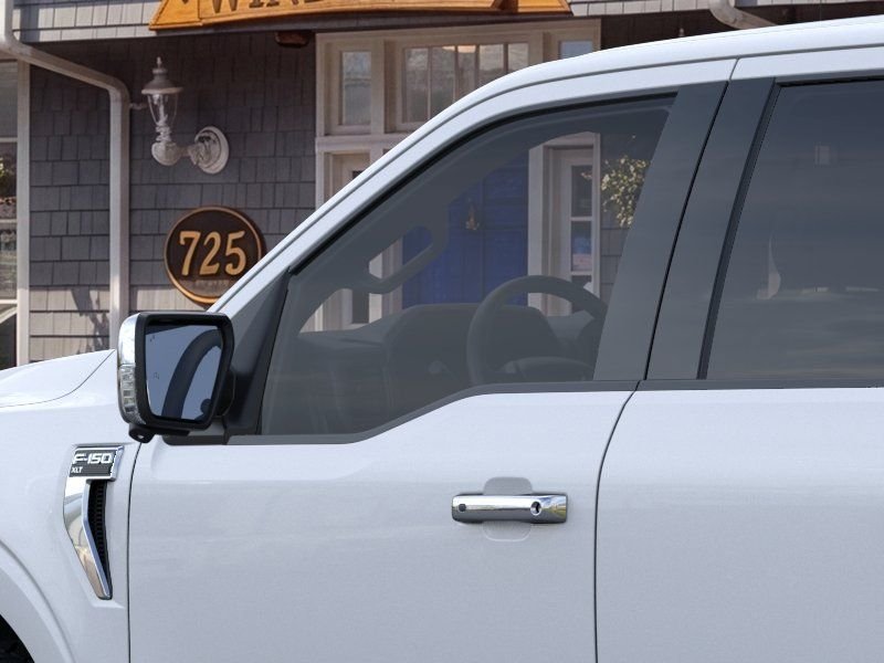 New 2025 Space White Metallic Ford XLT image 20