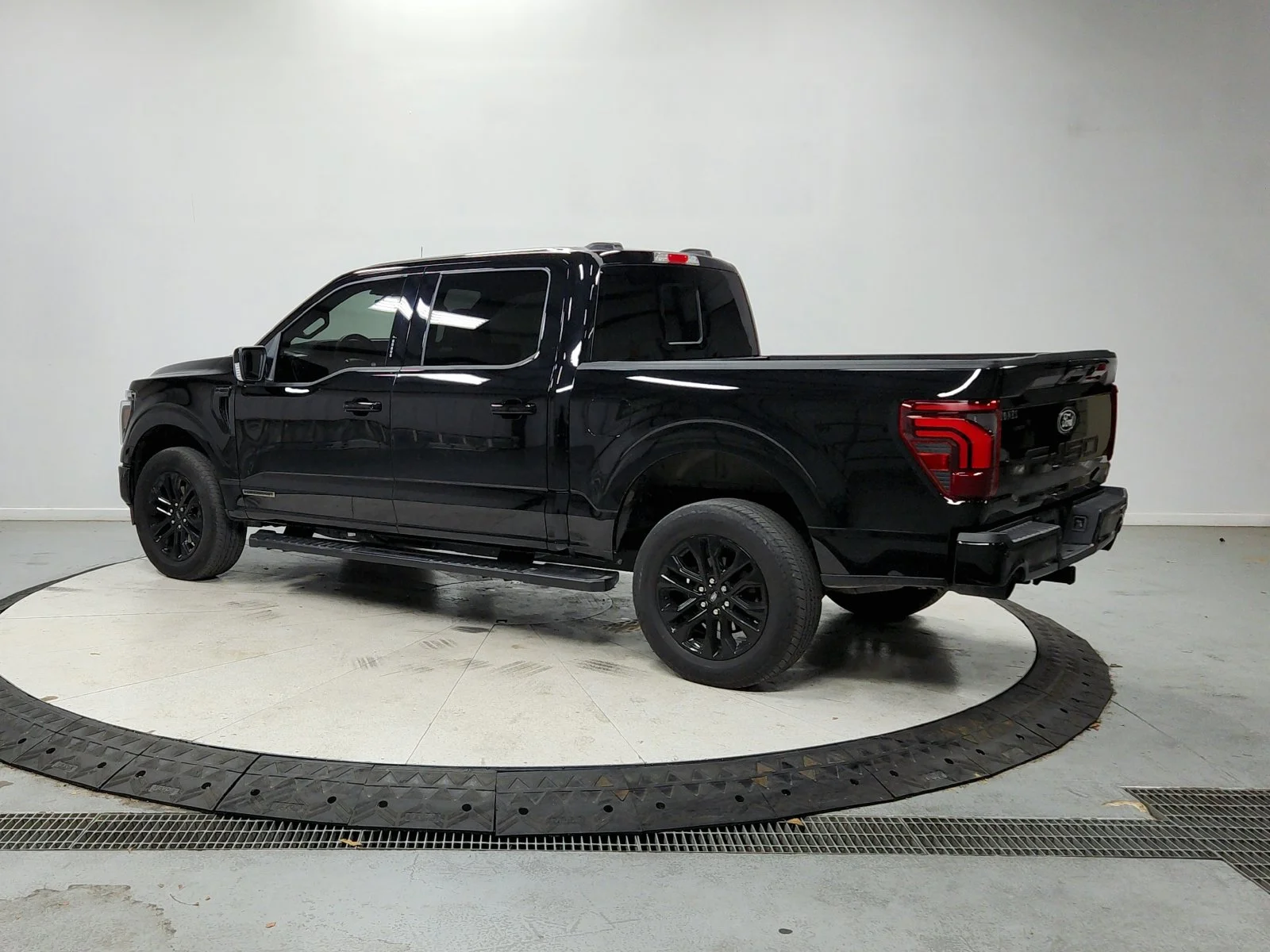 Used 2024 Black Ford Lariat image 6