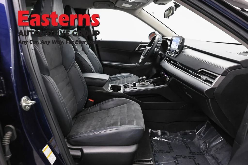 Used 2023 Blue Mitsubishi SE image 22