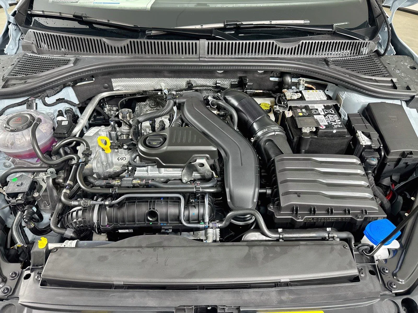 New 2027 GRAY Volkswagen SE image 29