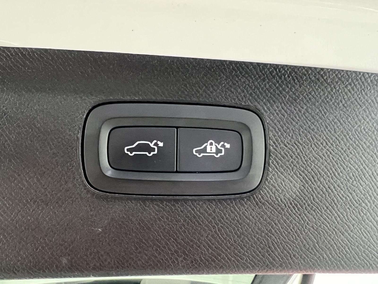Used 2023 Crystal White Metallic Volvo Plus image 28