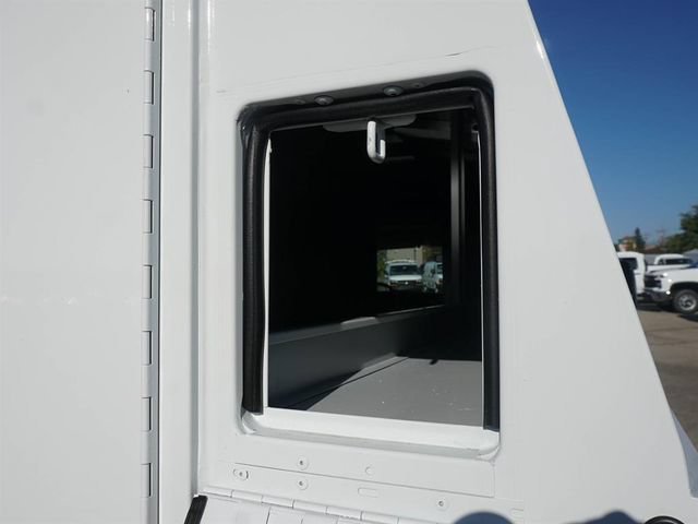 New 2025 Summit White Chevrolet 1WT image 18