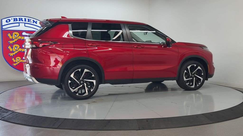 Used 2022 Red Diamond Mitsubishi  image 4