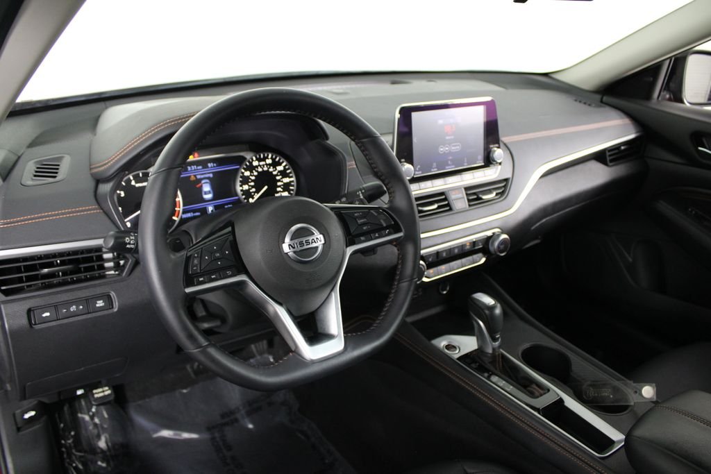 2019 Nissan Altima SR - Photo 17
