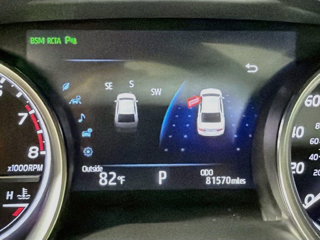 Used 2018 Beige Toyota XLE image 12