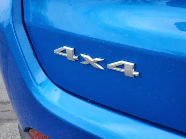 Used 2022 Laser Blue Pearlcoat Jeep Latitude image 28