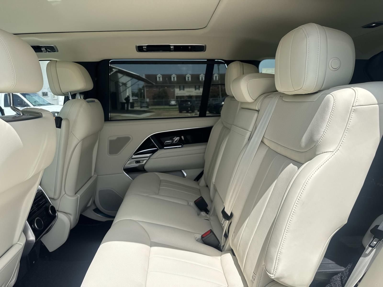 New 2026 Santorini Black Land Rover SE image 20