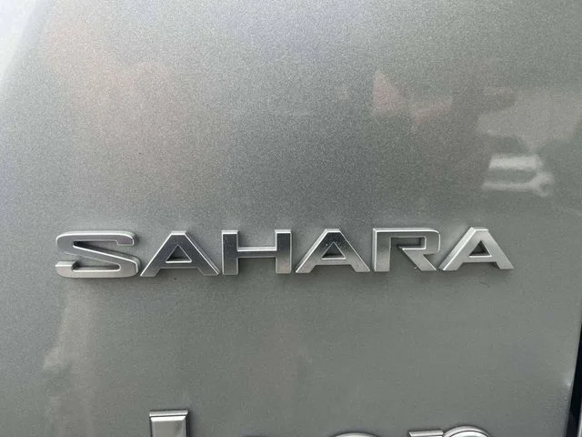 Used 2018 Silver Jeep Unlimited Sahara image 12