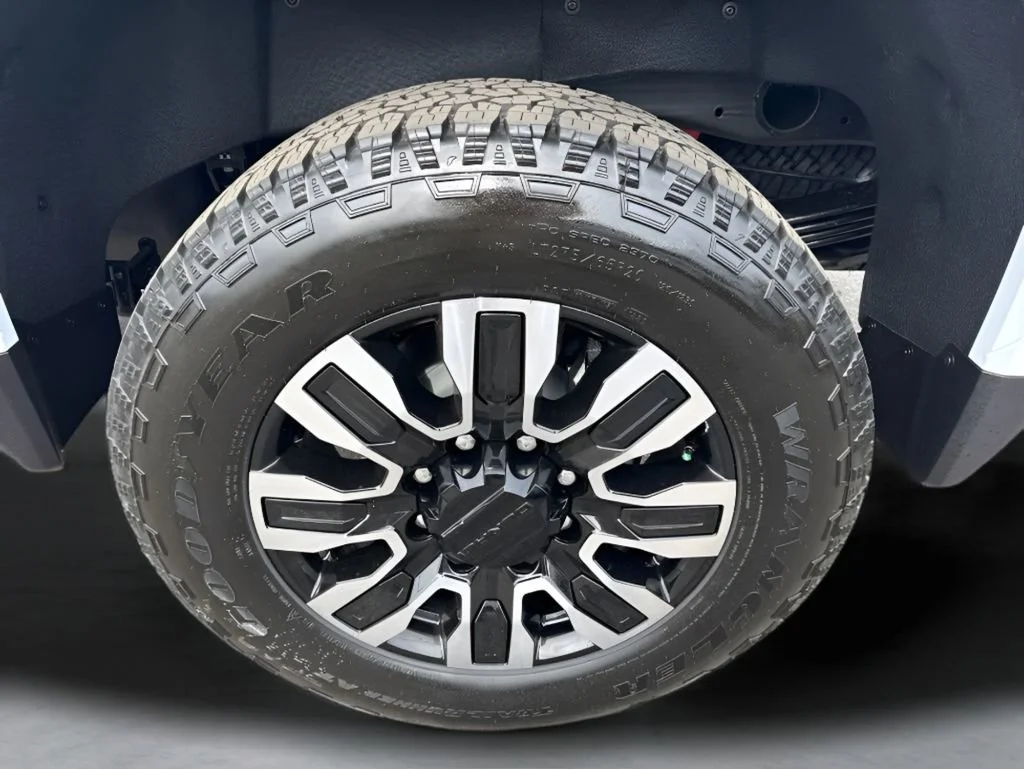 New 2026 Glacier White Tricoat GMC Denali Ultimate image 42