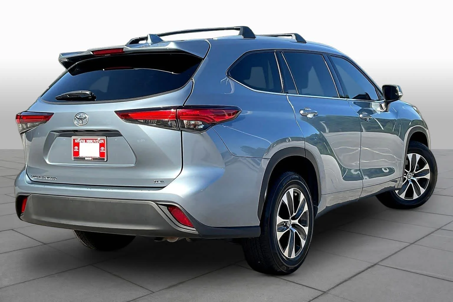 Used 2022 Moon Dust Toyota XLE image 13