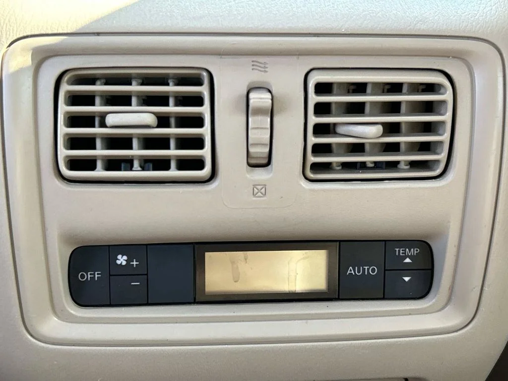 Used 2015 White Nissan SL image 18